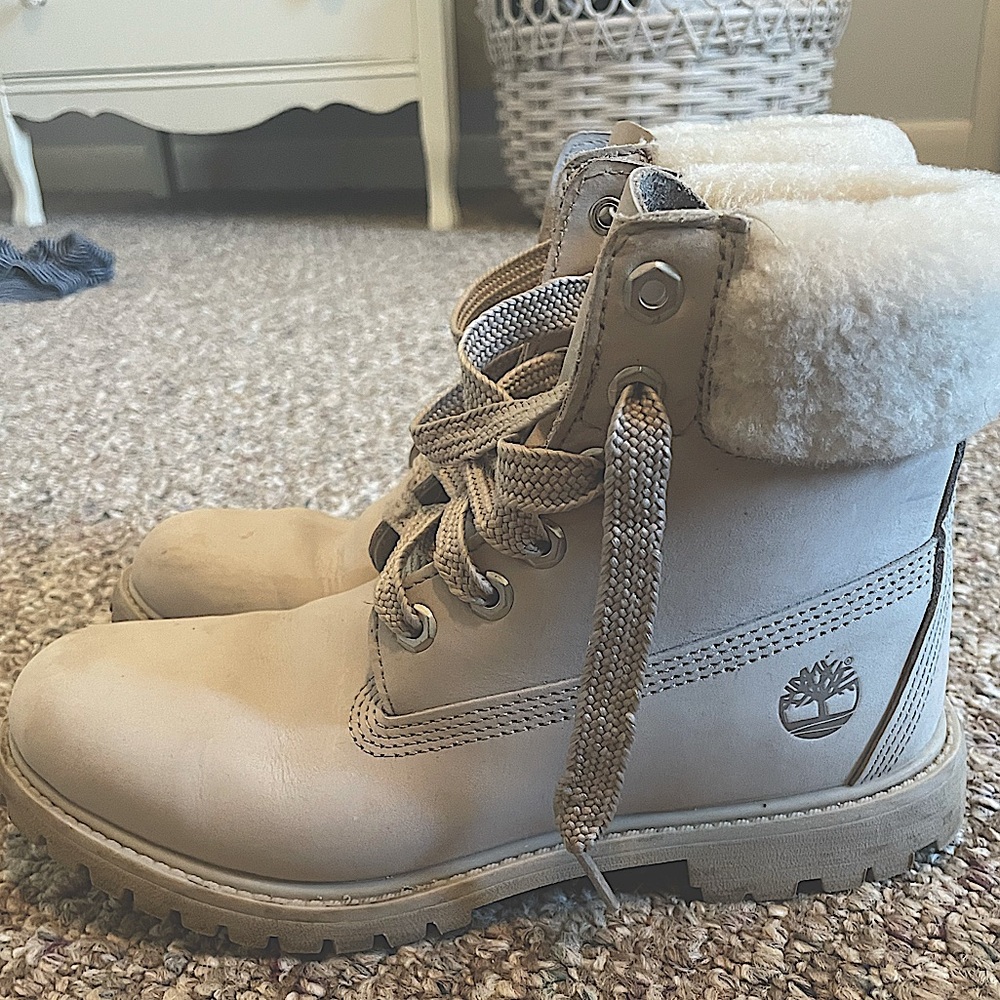 Women’s timberland boot with fur trim